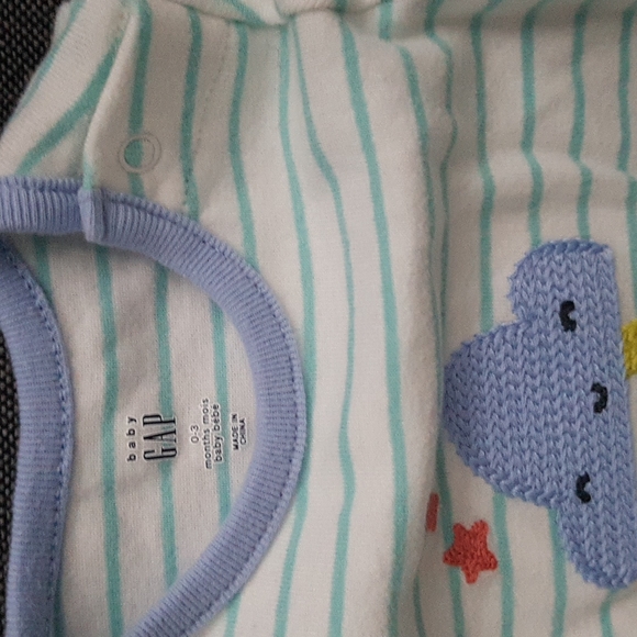 Baby Gap Onesies Set of 2 - Picture 3 of 4